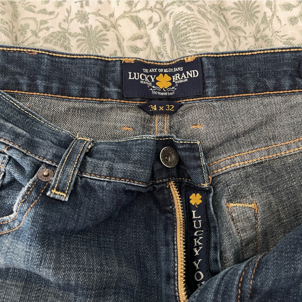 Lucky Brand Mens Jeans.  Size 34x32 straight leg.